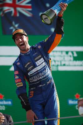 Daniel Ricciardo vinder på Monza. Italiens GP 2021